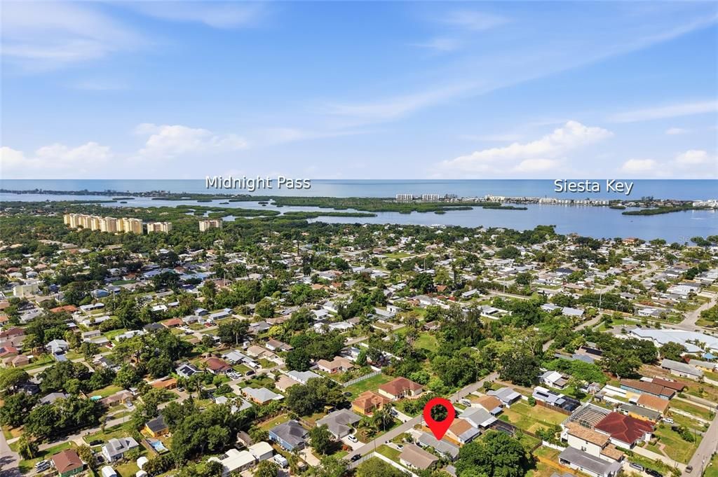 For Sale: $350,000 (2 beds, 2 baths, 988 Square Feet)