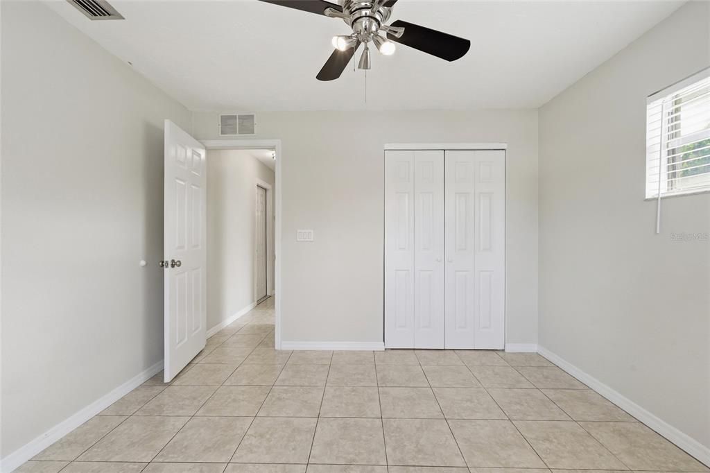 For Sale: $350,000 (2 beds, 2 baths, 988 Square Feet)