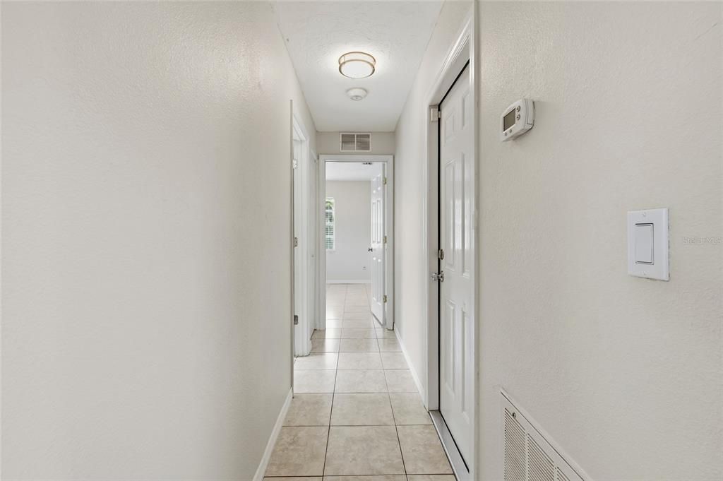 For Sale: $350,000 (2 beds, 2 baths, 988 Square Feet)