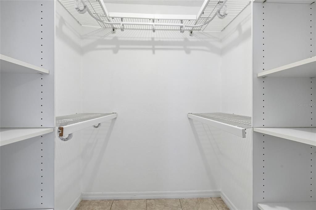 For Sale: $350,000 (2 beds, 2 baths, 988 Square Feet)