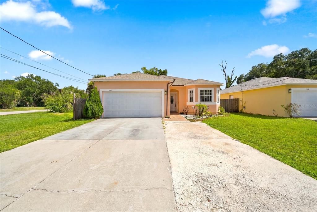 En Venta: $299,990 (4 camas, 3 baños, 1360 Pies cuadrados)