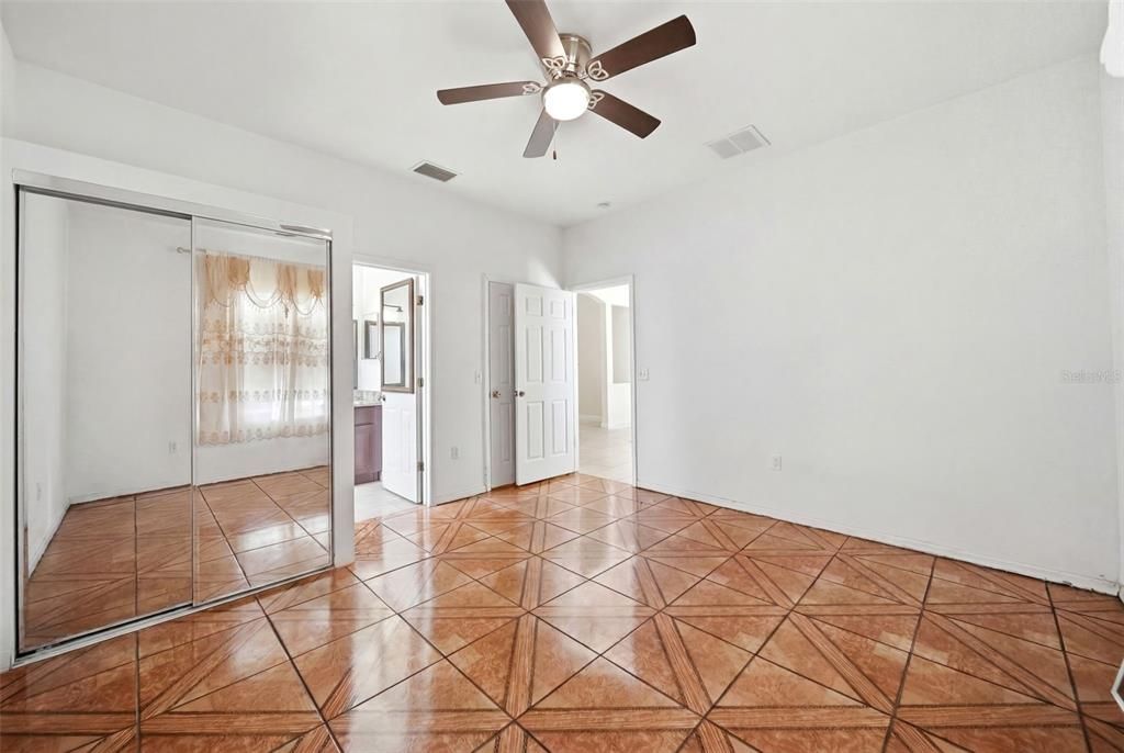 En Venta: $299,990 (4 camas, 3 baños, 1360 Pies cuadrados)