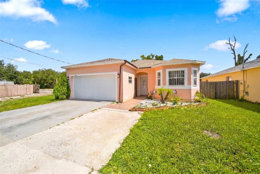 En Venta: $299,990 (4 camas, 3 baños, 1360 Pies cuadrados)