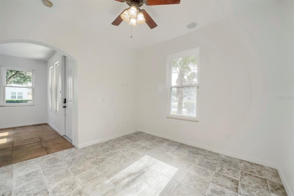 For Sale: $420,000 (3 beds, 3 baths, 1831 Square Feet)