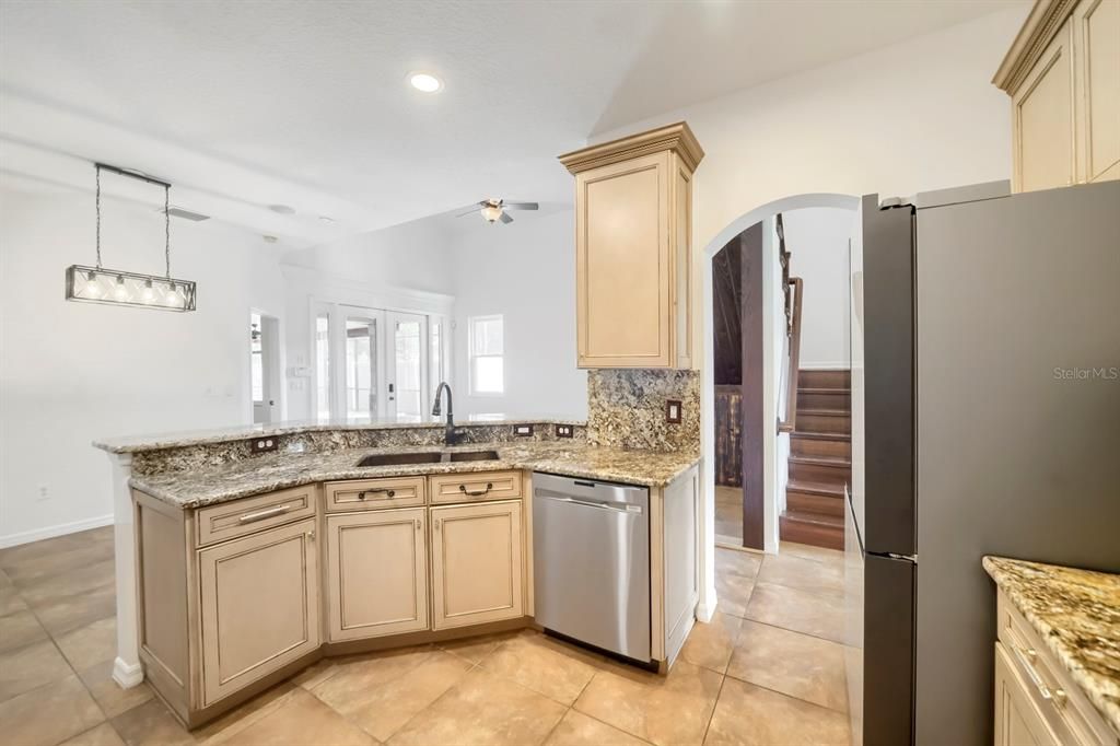 For Sale: $420,000 (3 beds, 3 baths, 1831 Square Feet)
