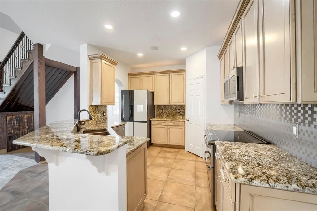 For Sale: $420,000 (3 beds, 3 baths, 1831 Square Feet)