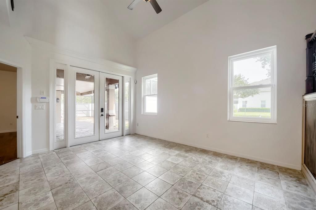For Sale: $420,000 (3 beds, 3 baths, 1831 Square Feet)