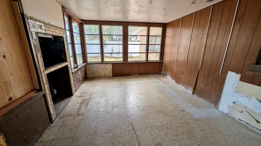 На продажу: $175,000 (3 спален, 2 ванн, 1914 Квадратных фут)