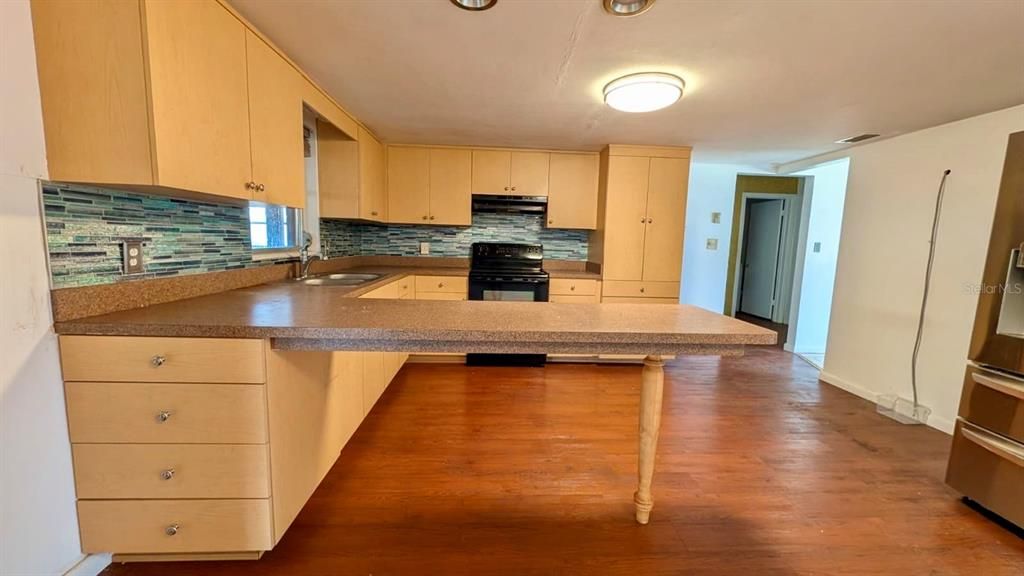 На продажу: $175,000 (3 спален, 2 ванн, 1914 Квадратных фут)
