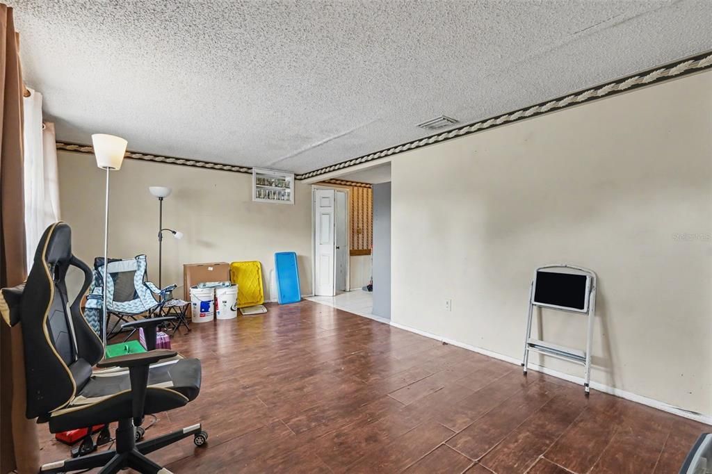 For Sale: $175,000 (3 beds, 1 baths, 1184 Square Feet)