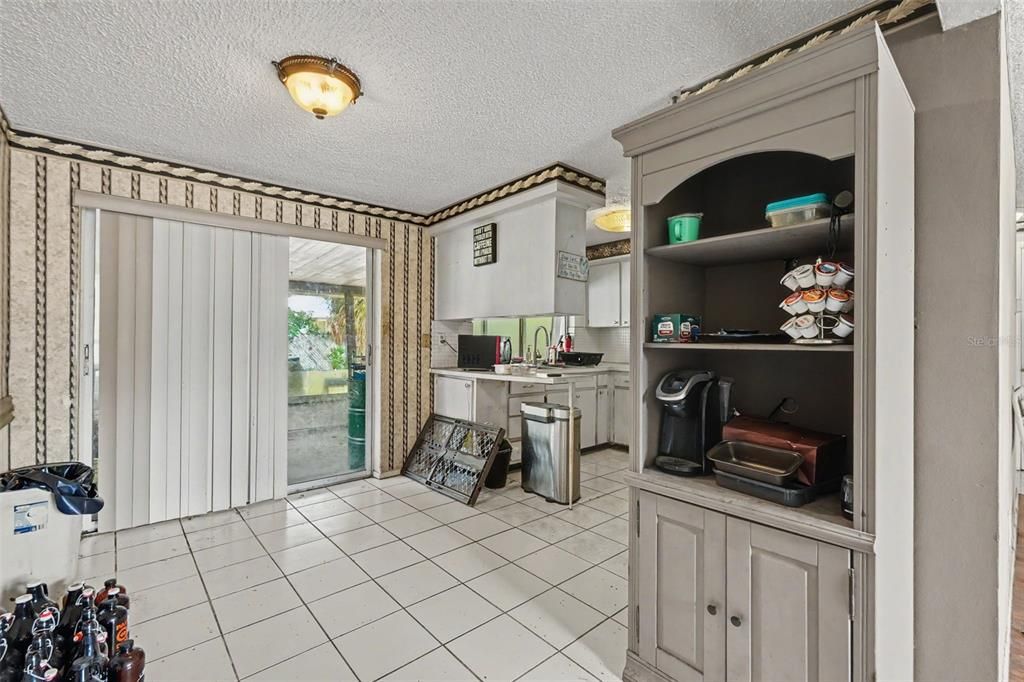 For Sale: $175,000 (3 beds, 1 baths, 1184 Square Feet)