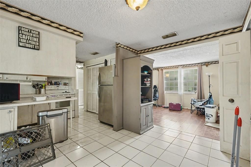 For Sale: $175,000 (3 beds, 1 baths, 1184 Square Feet)