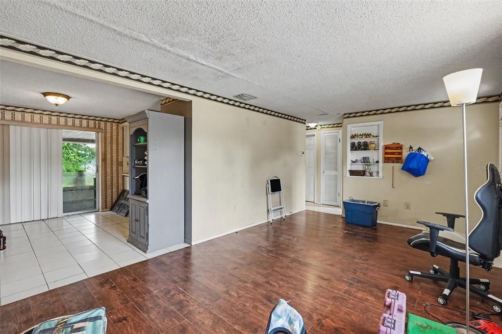 For Sale: $175,000 (3 beds, 1 baths, 1184 Square Feet)