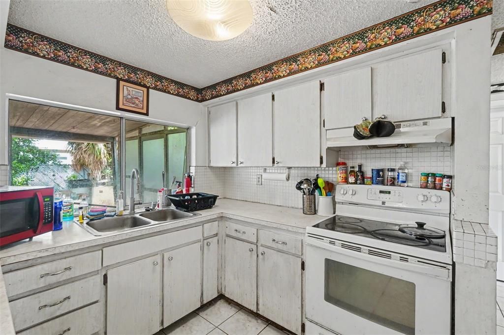 For Sale: $175,000 (3 beds, 1 baths, 1184 Square Feet)