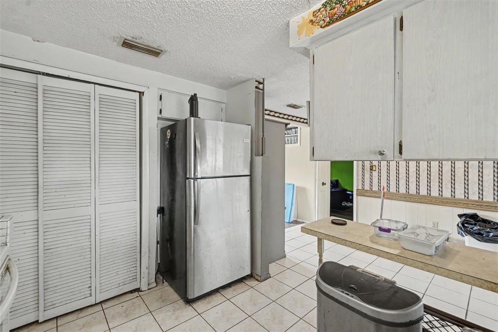 For Sale: $175,000 (3 beds, 1 baths, 1184 Square Feet)