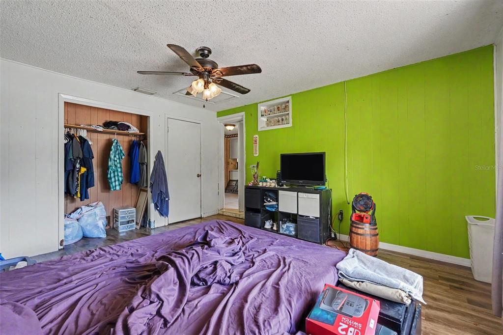 For Sale: $175,000 (3 beds, 1 baths, 1184 Square Feet)