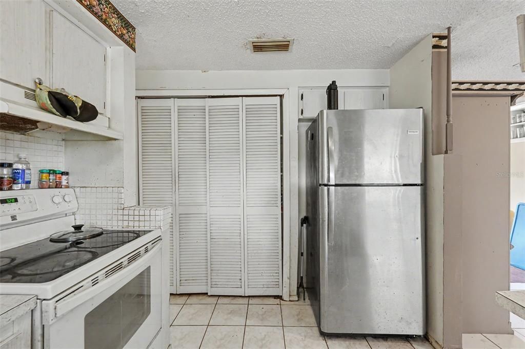 For Sale: $175,000 (3 beds, 1 baths, 1184 Square Feet)