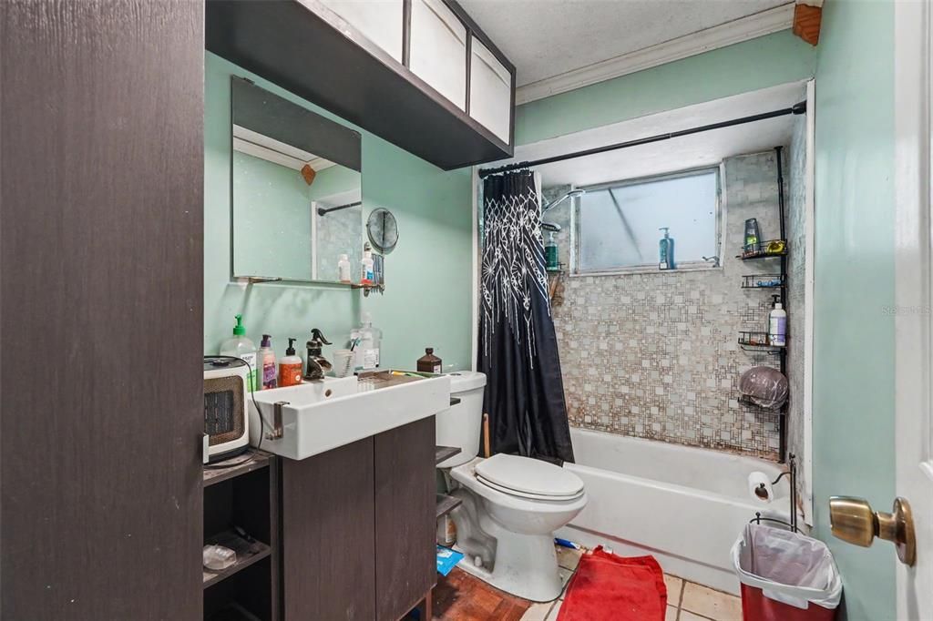 For Sale: $175,000 (3 beds, 1 baths, 1184 Square Feet)