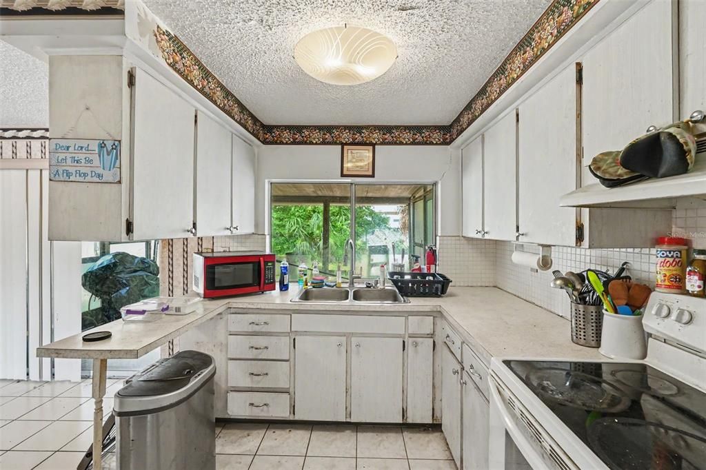 For Sale: $175,000 (3 beds, 1 baths, 1184 Square Feet)
