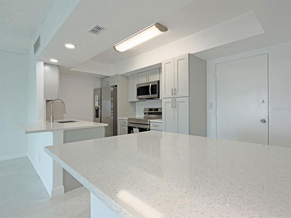 For Sale: $375,000 (2 beds, 2 baths, 1047 Square Feet)