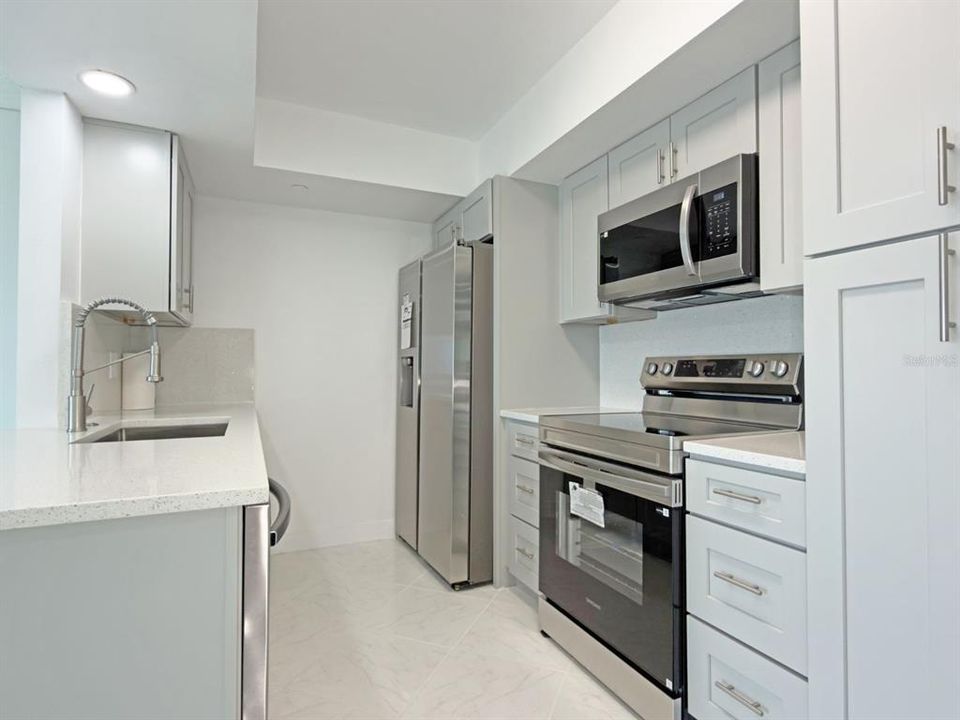 For Sale: $375,000 (2 beds, 2 baths, 1047 Square Feet)