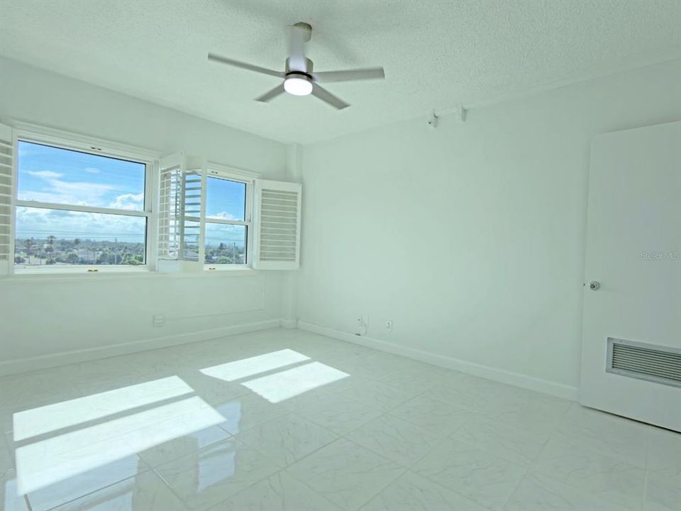 For Sale: $375,000 (2 beds, 2 baths, 1047 Square Feet)