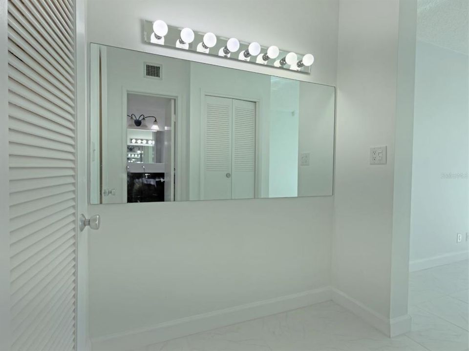 For Sale: $375,000 (2 beds, 2 baths, 1047 Square Feet)