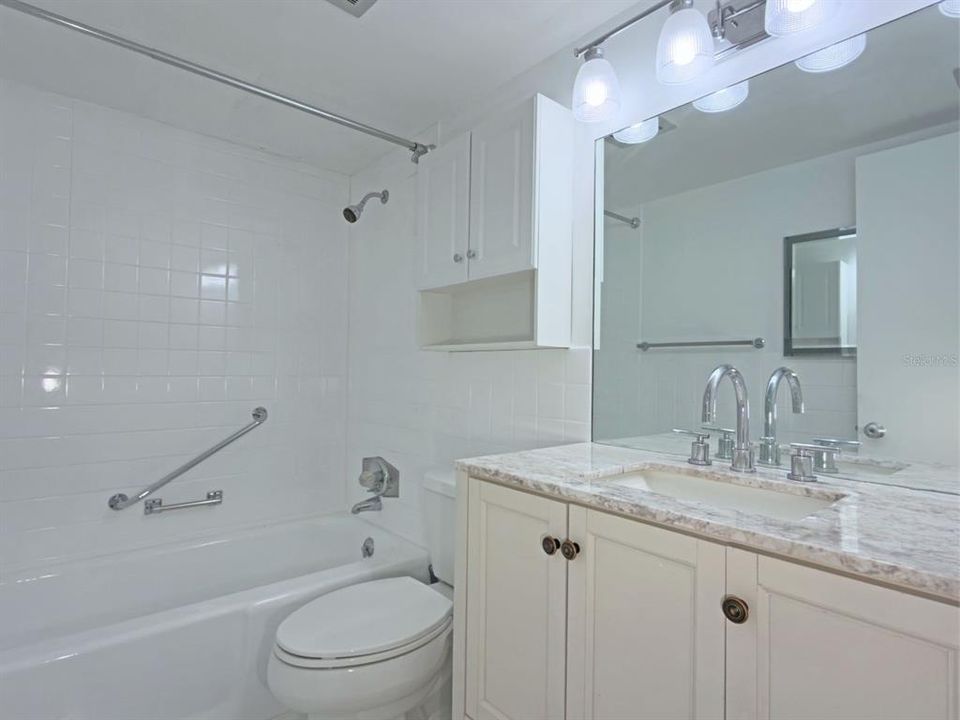 For Sale: $375,000 (2 beds, 2 baths, 1047 Square Feet)