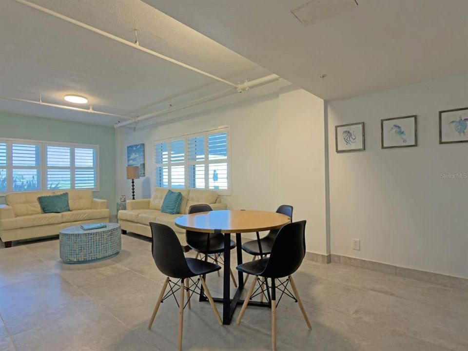 For Sale: $375,000 (2 beds, 2 baths, 1047 Square Feet)