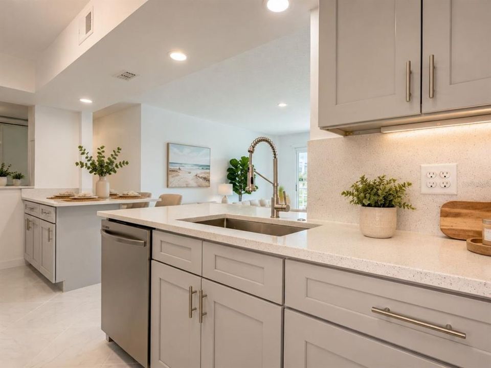 For Sale: $375,000 (2 beds, 2 baths, 1047 Square Feet)