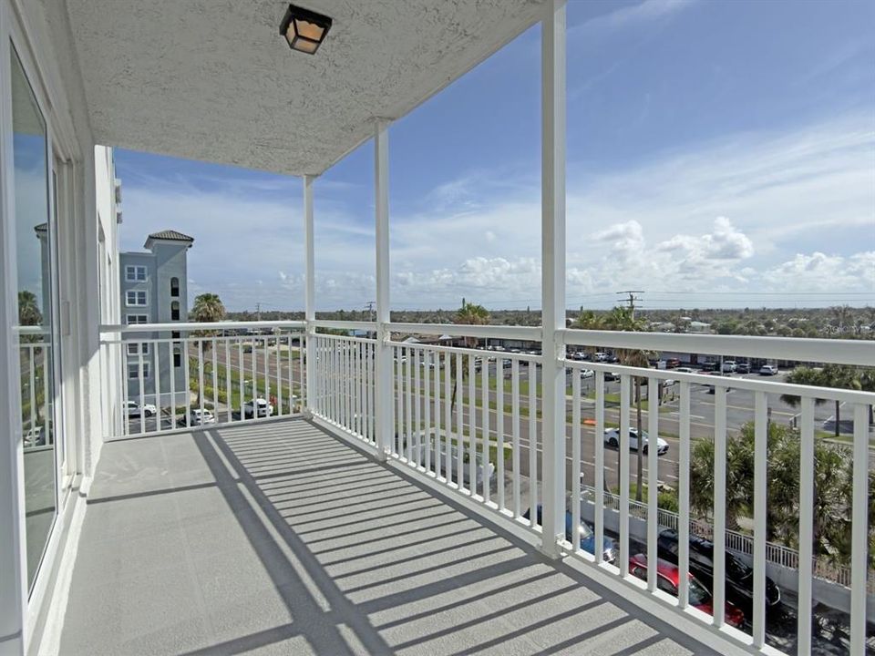 For Sale: $375,000 (2 beds, 2 baths, 1047 Square Feet)