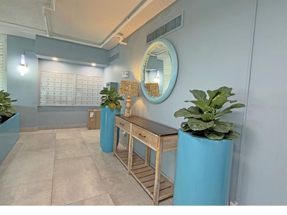 For Sale: $375,000 (2 beds, 2 baths, 1047 Square Feet)