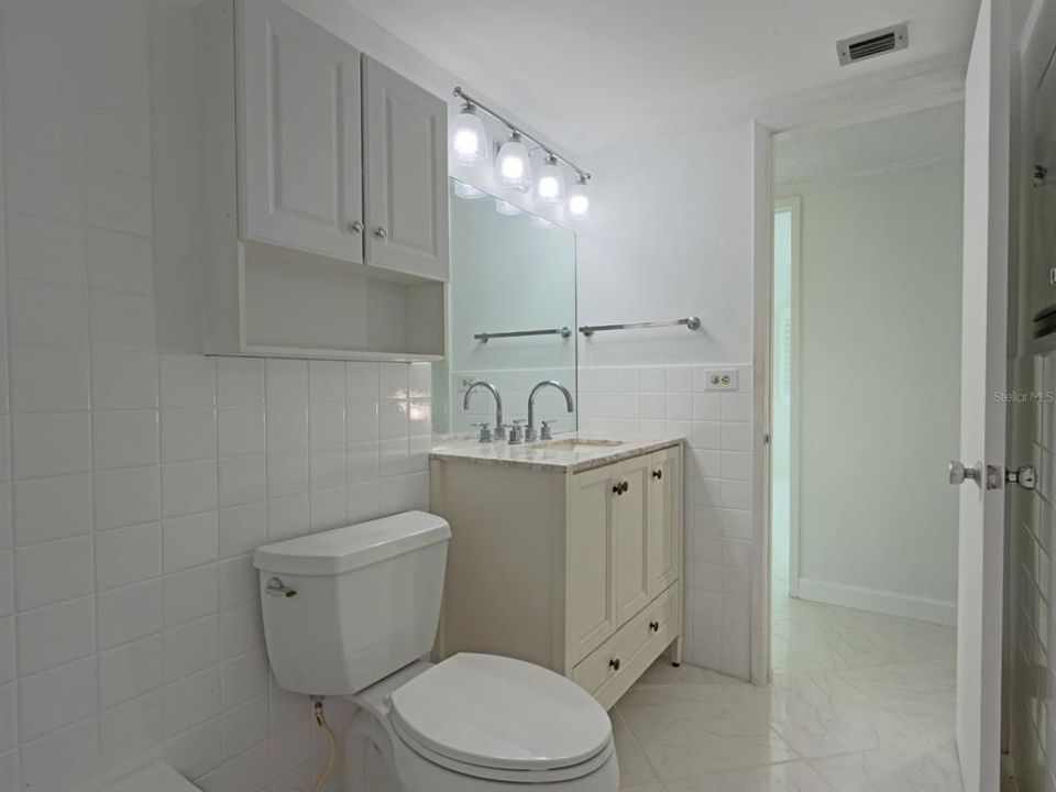 For Sale: $375,000 (2 beds, 2 baths, 1047 Square Feet)