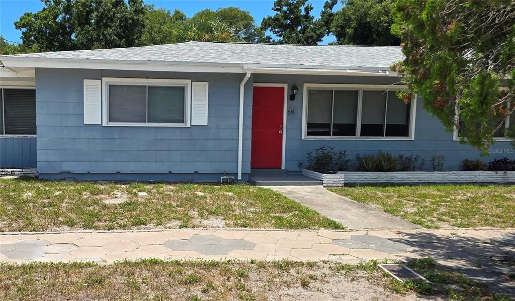 Active With Contract: $1,695 (2 beds, 1 baths, 850 Square Feet)