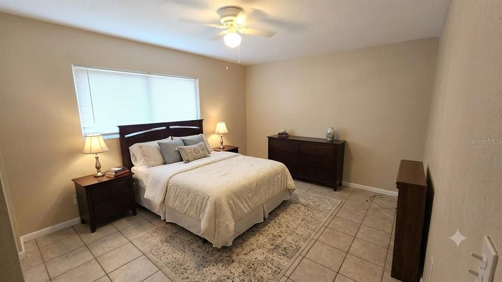 Active With Contract: $1,695 (2 beds, 1 baths, 850 Square Feet)