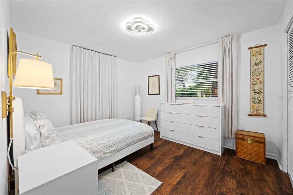 For Sale: $395,400 (2 beds, 1 baths, 1112 Square Feet)