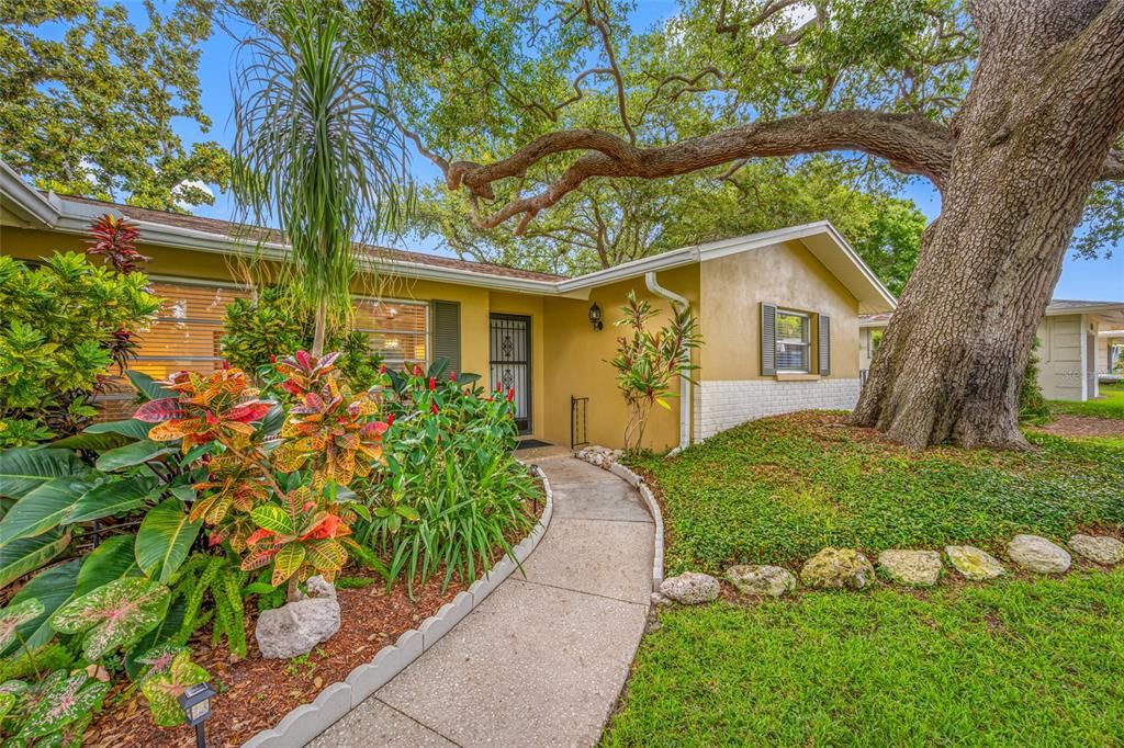 For Sale: $395,400 (2 beds, 1 baths, 1112 Square Feet)