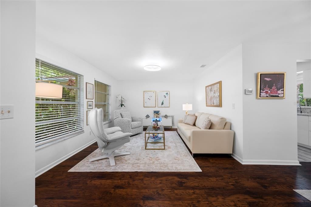 For Sale: $395,400 (2 beds, 1 baths, 1112 Square Feet)