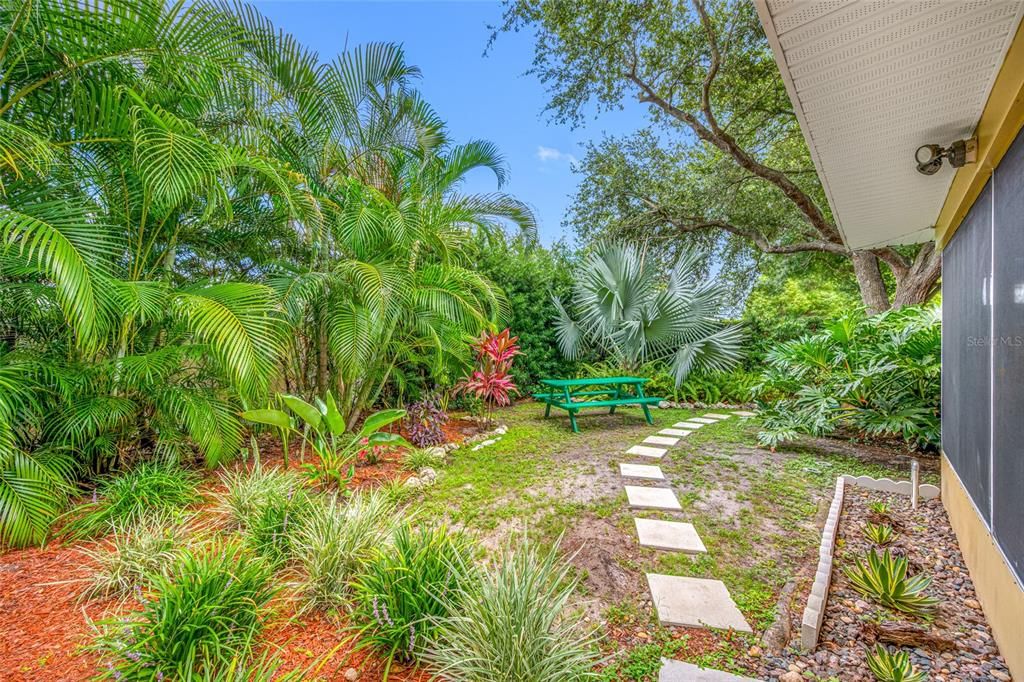 For Sale: $395,400 (2 beds, 1 baths, 1112 Square Feet)