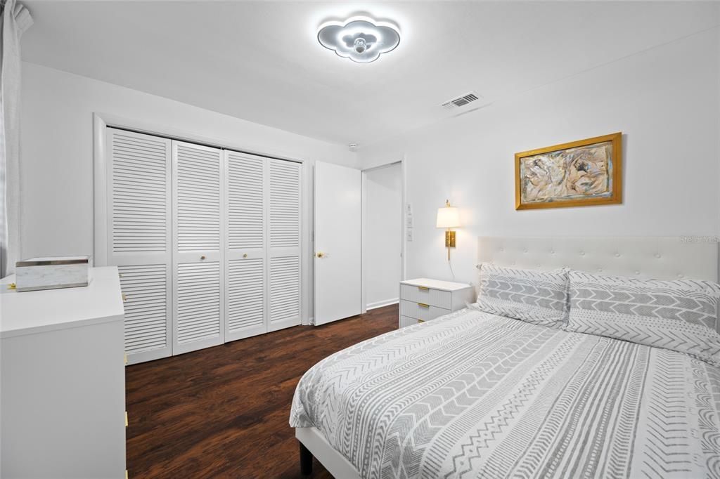 For Sale: $395,400 (2 beds, 1 baths, 1112 Square Feet)