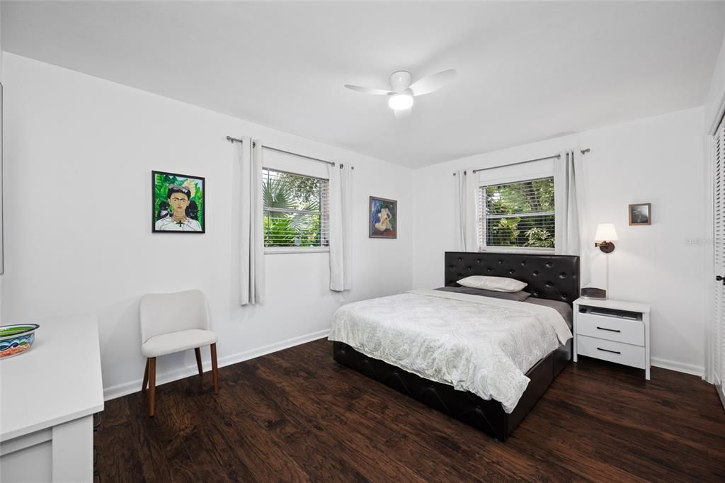 For Sale: $395,400 (2 beds, 1 baths, 1112 Square Feet)
