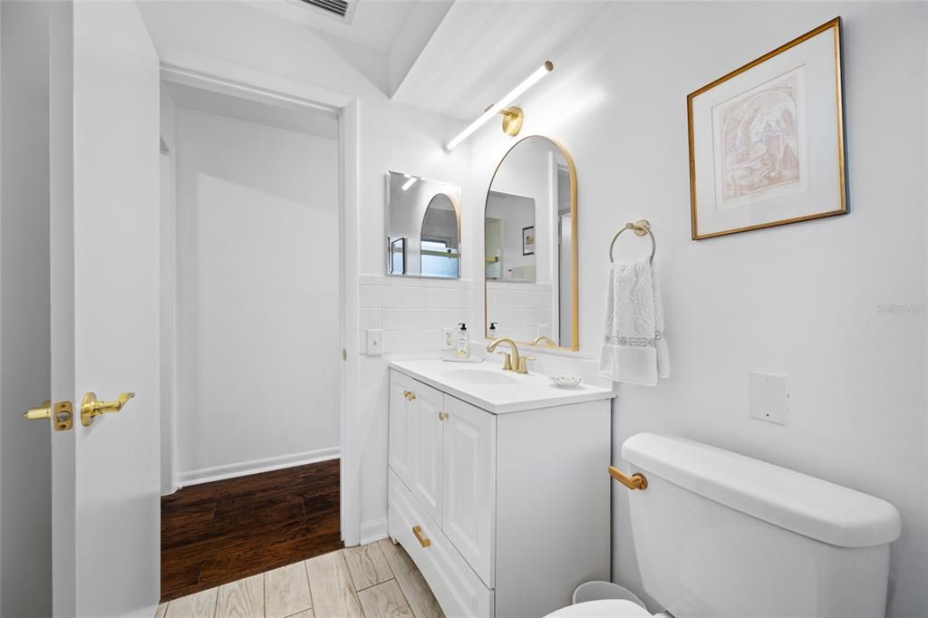 For Sale: $395,400 (2 beds, 1 baths, 1112 Square Feet)