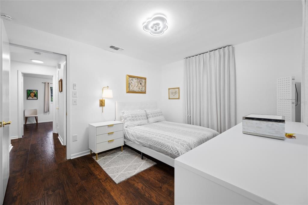 For Sale: $395,400 (2 beds, 1 baths, 1112 Square Feet)
