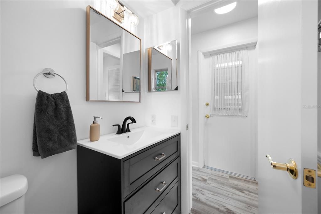 For Sale: $395,400 (2 beds, 1 baths, 1112 Square Feet)