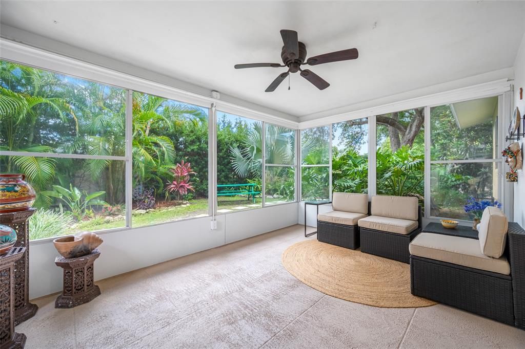 For Sale: $395,400 (2 beds, 1 baths, 1112 Square Feet)