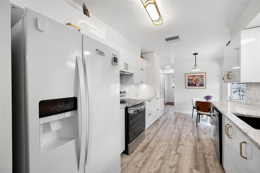 For Sale: $395,400 (2 beds, 1 baths, 1112 Square Feet)