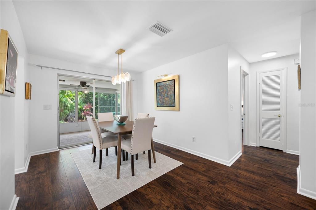 For Sale: $395,400 (2 beds, 1 baths, 1112 Square Feet)
