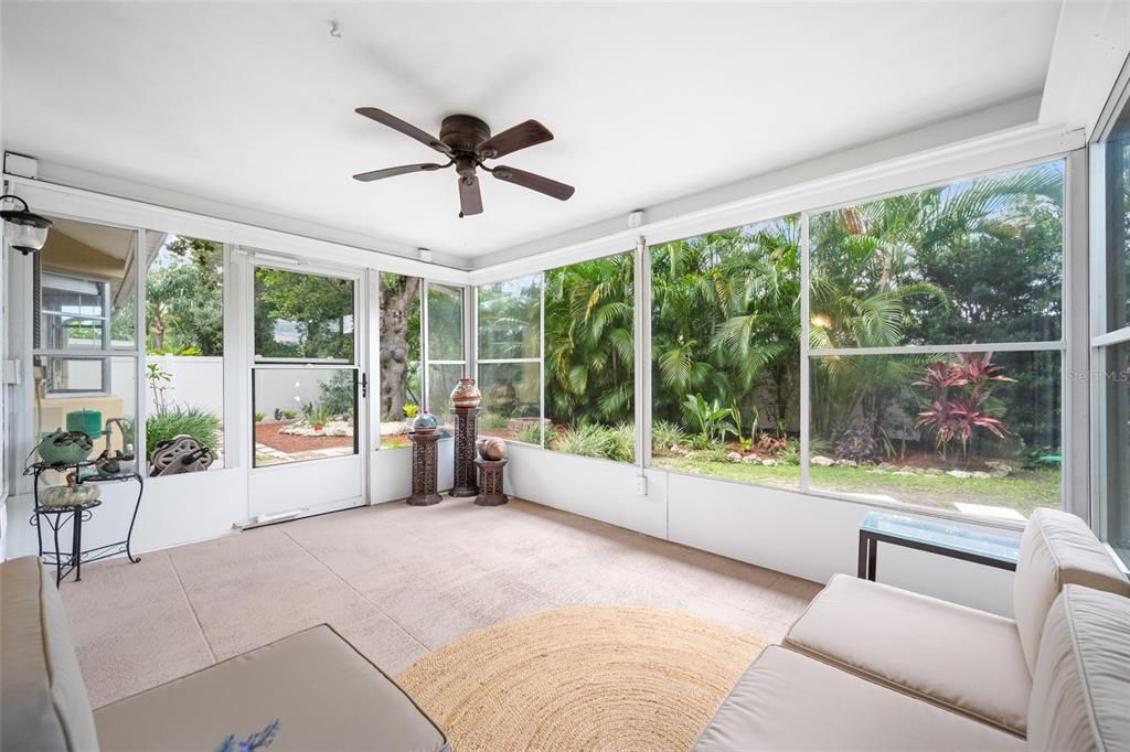 For Sale: $395,400 (2 beds, 1 baths, 1112 Square Feet)