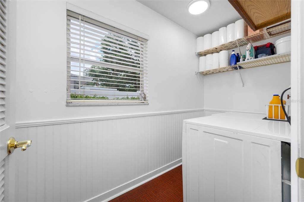 For Sale: $395,400 (2 beds, 1 baths, 1112 Square Feet)
