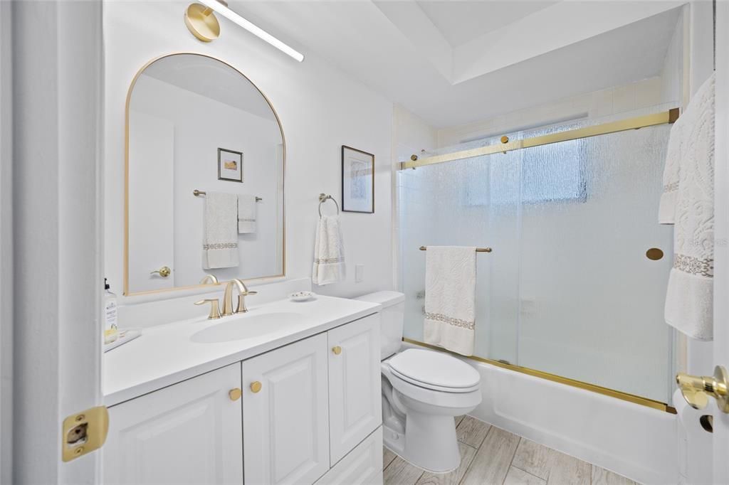 For Sale: $395,400 (2 beds, 1 baths, 1112 Square Feet)